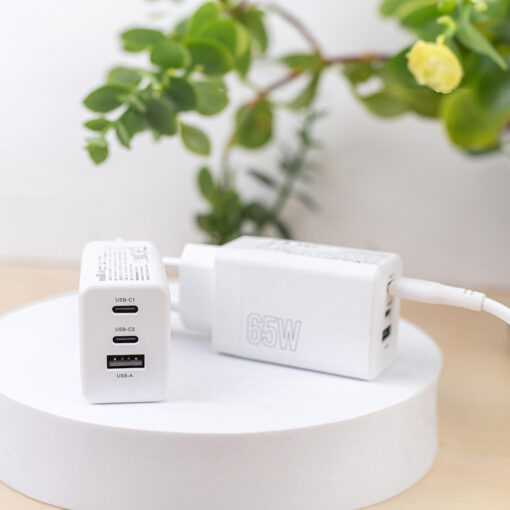 Maxlife MXTC-08-65ACC PD QC charger 2x USB-C 1x USB 65W white - Image 9