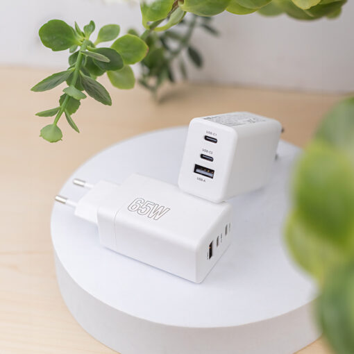 Maxlife MXTC-08-65ACC PD QC charger 2x USB-C 1x USB 65W white - Image 10