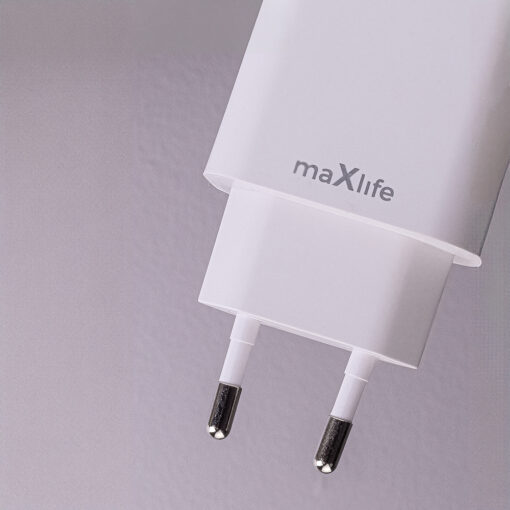 Maxlife MXTC-06-20AC PD QC charger 1x USB-C 1x USB 20W white + USB-C - USB-C cable 20W - Image 2