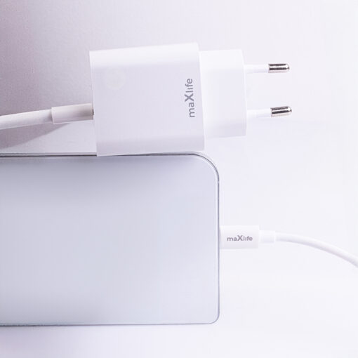 Maxlife MXTC-06-20AC PD QC charger 1x USB-C 1x USB 20W white + USB-C - USB-C cable 20W - Image 10