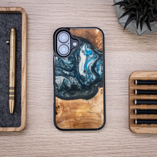 Bewood Unique case for iPhone 16 6,1" Planets Earth - Image 3