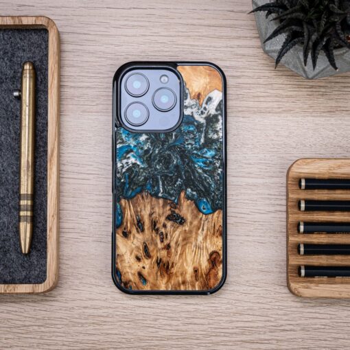 Bewood Unique case for iPhone 16 Pro 6,3" Planets Earth - Image 3