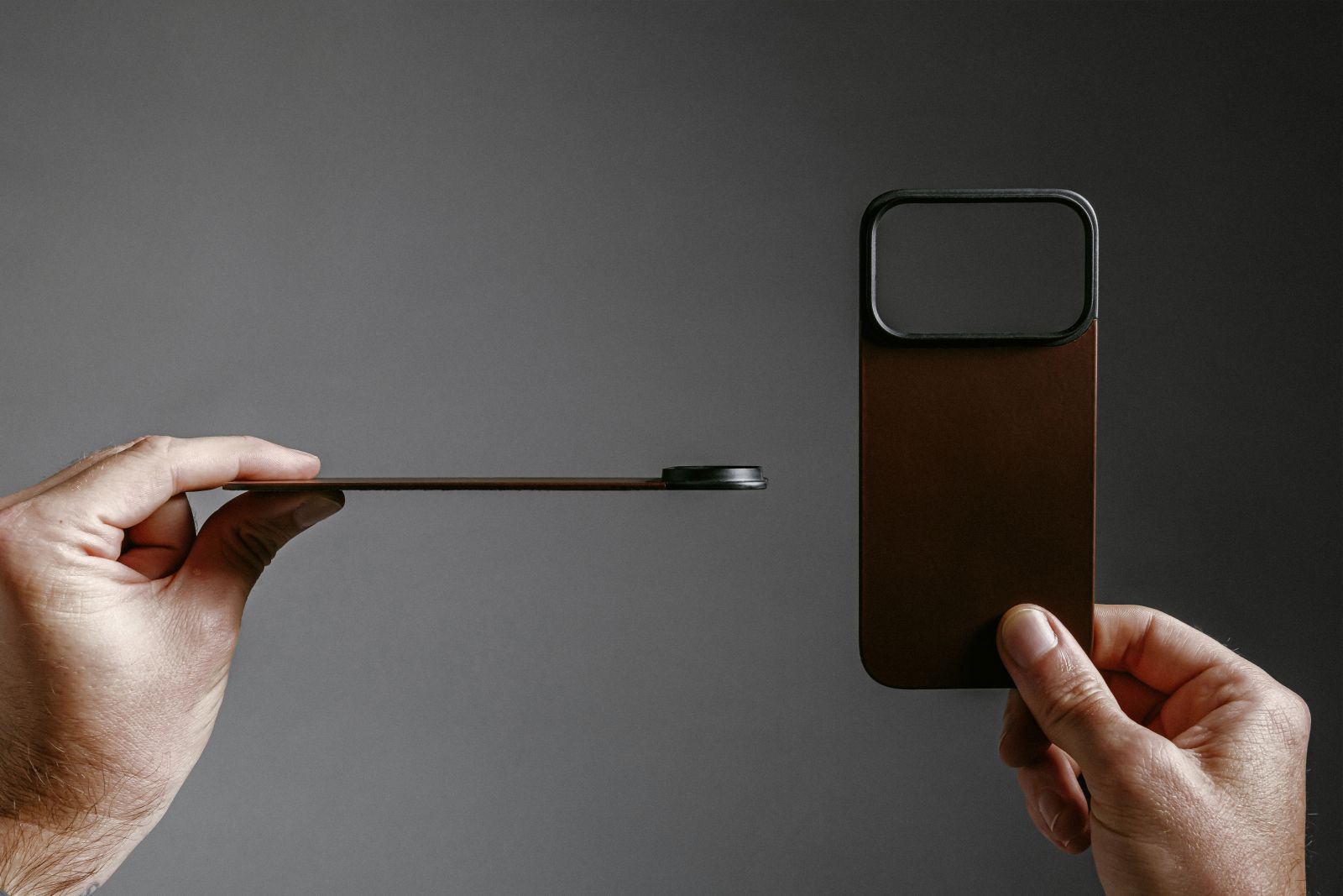 Tagakülje kaitsekaas Magnetic Leather Back, Apple iPhone 17 Pro Max, must, naturaalsest nahast, MagSafe kinnitusega, MagSafe toega, Nomad - Image 12